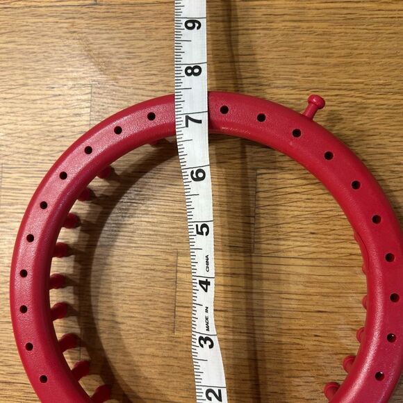 Round Knitting Set of 4 Crafting Looms - Picture 5 of 8